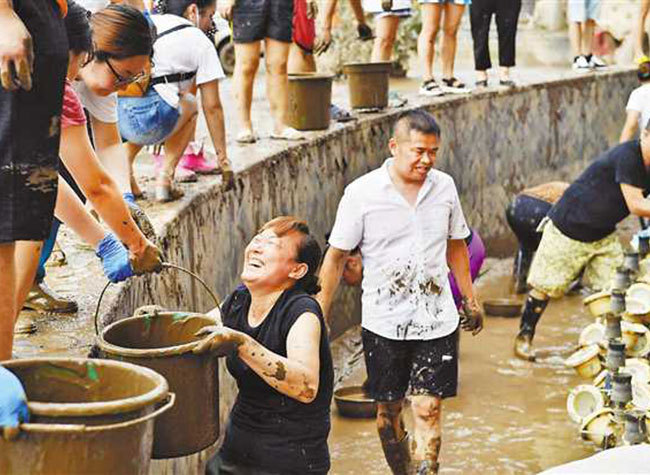 Chongqing Launches Dredging and Disinfection Work after Flood
