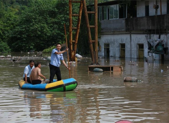 Emergency! Lower Streets of Downtown Chongqing are Under Water