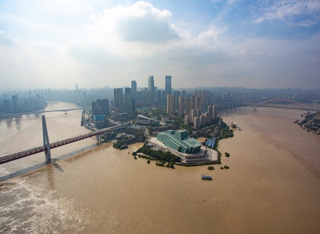 The Timeline of the Flood Through Downtown Chongqing