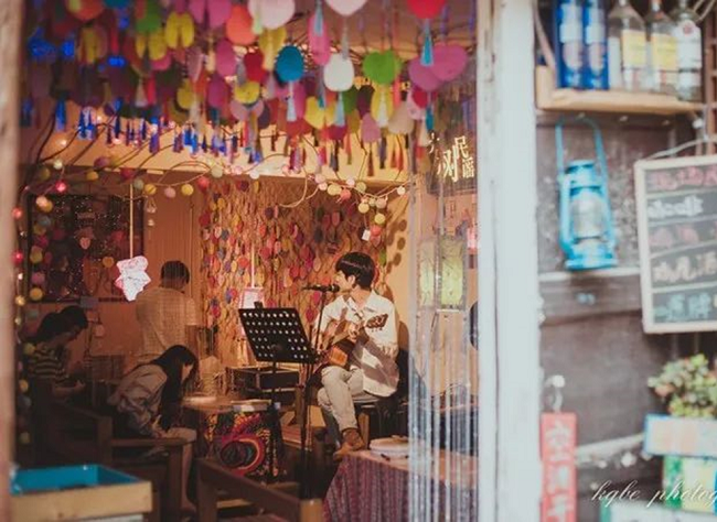 Want to Avoid Crowds? Try Your Luck at These Places in Ciqikou