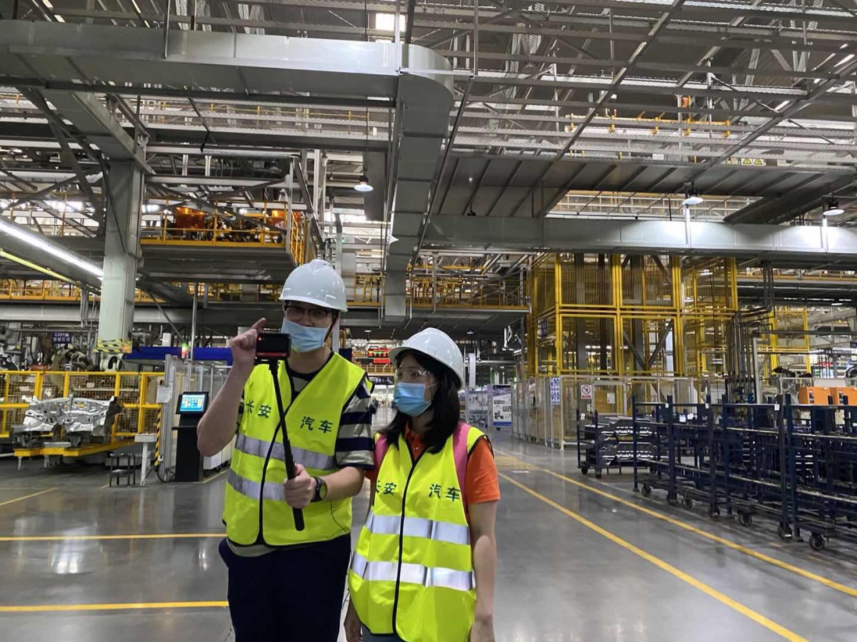 Jerry from This is China did a vlog with iChongqing in the automated production line.