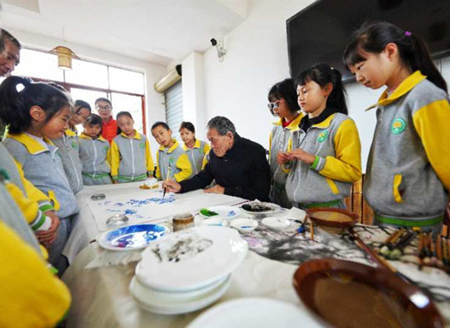 Masters of Art Gather in Amazing Lavender Manor in Shizhu County