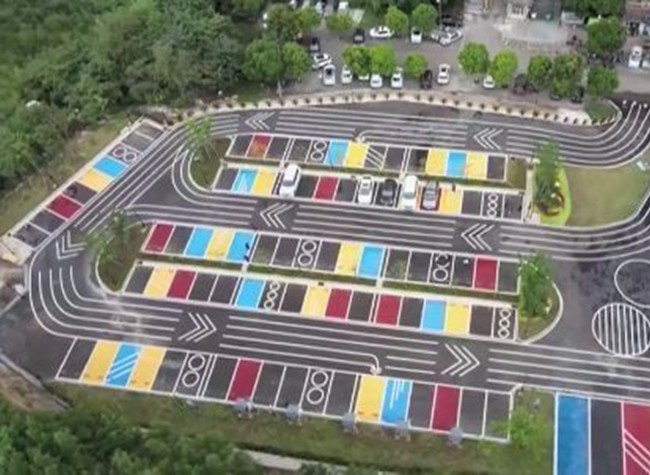 Chongqing's 1st Colorful Outdoor Parking to Be Opened on National Day
