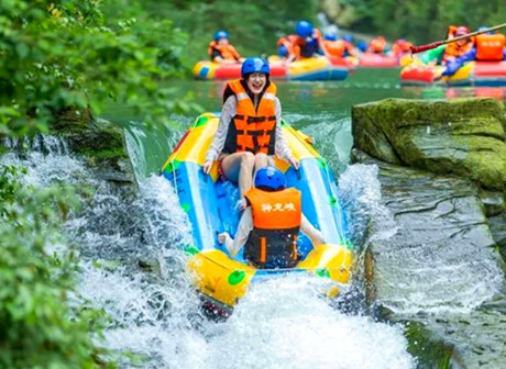 Golden Buddha Mountain Blesses Nanchuan with Scenery and Prosperity