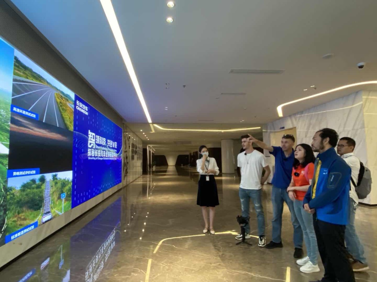 YouTubers Visited Chang'an Global R&D Center