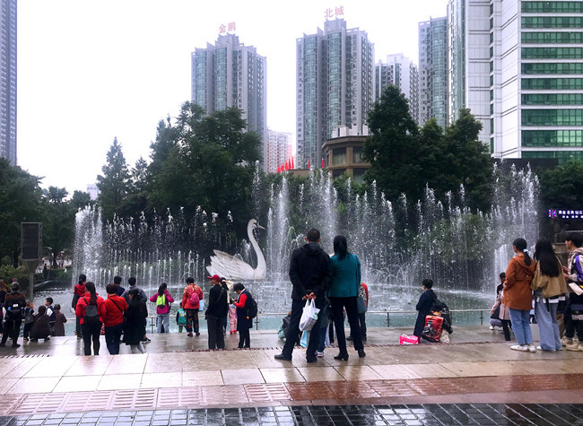 Chongqing Sees over 2.47 M Tourists during Double Festivals