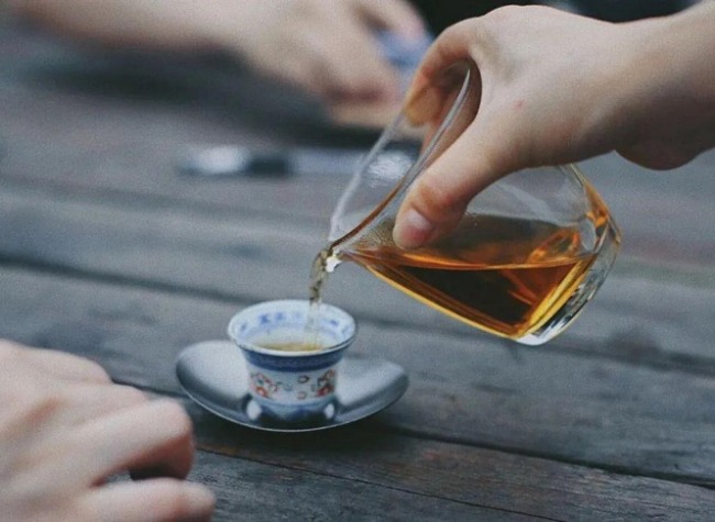 Appreciate 1,500-Year-Old Jinyun Sweet Tea with Literati