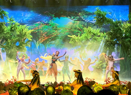 Diplomats and Businessmen Amazed by Chongqing on Yangtze Cruise