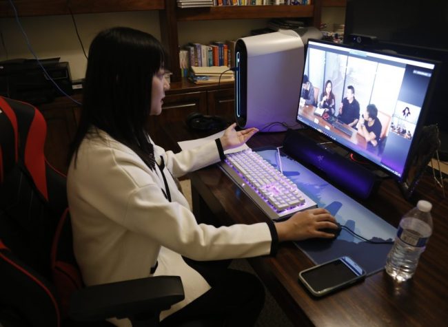 Chongqing Girl Displays Local Food Culture through Game