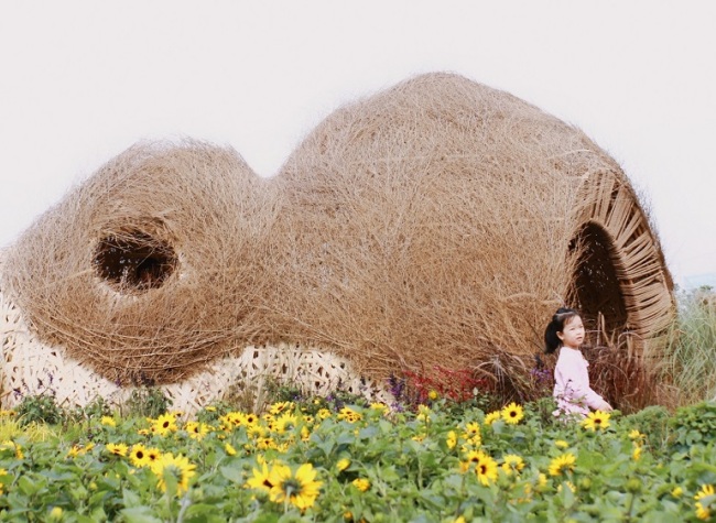 Chongqing University's 'Tree Hole' Wins First Prize at International Architecture Festival