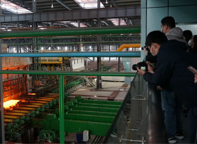 Chinese Enterprises Amaze Foreign Journalists with Intelligent Production Plants