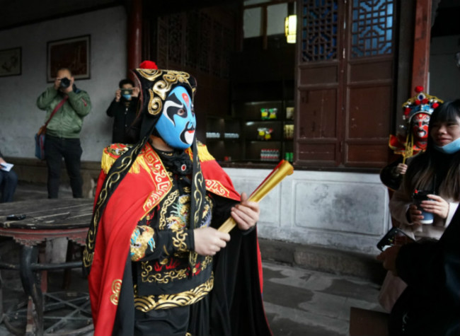 Foreign Journalists Experience Traditional Culture in Anju Ancient City