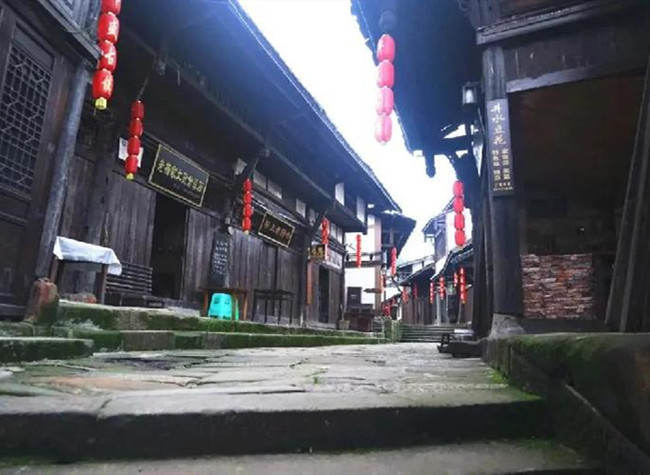 Enjoy Ancient Town Tours in Downtown Chongqing
