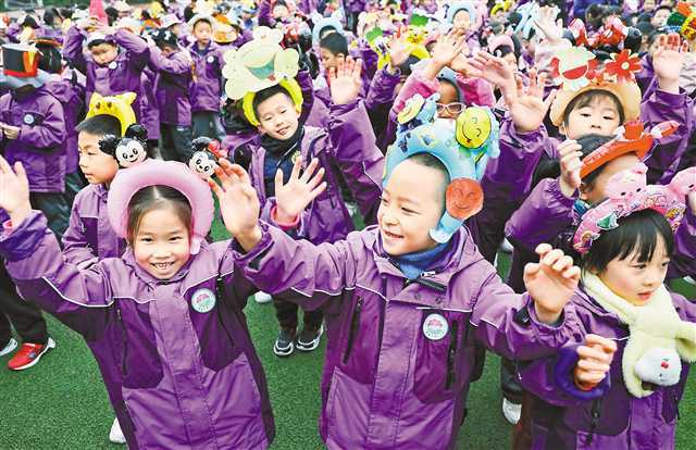 Chinese Students Enjoy lives Inside and Outside of School Under 'Double Reduction'