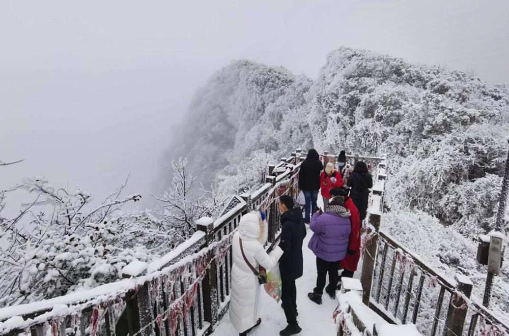 Chongqing Sees Booming Ice-Snow Tourism in New Year's Holiday | ichongqing