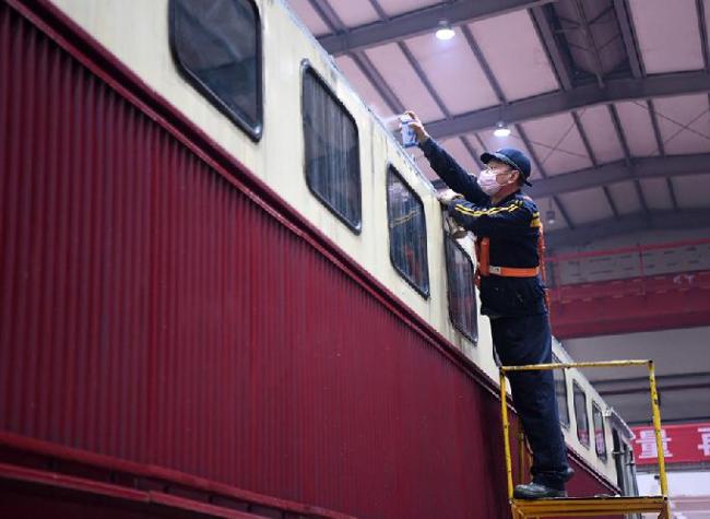 Photo Story: They Prepare for Spring Festival Travel Rush