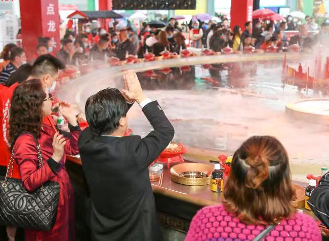 Chongqing Service Industry Props Half of 2020 GDP