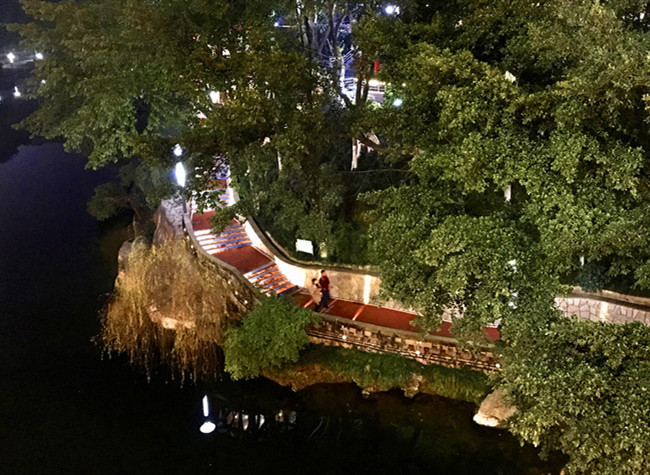 Shuanglong Lake: Enjoying Traditional Chinese Cultural Stories and Charming Night Skyline