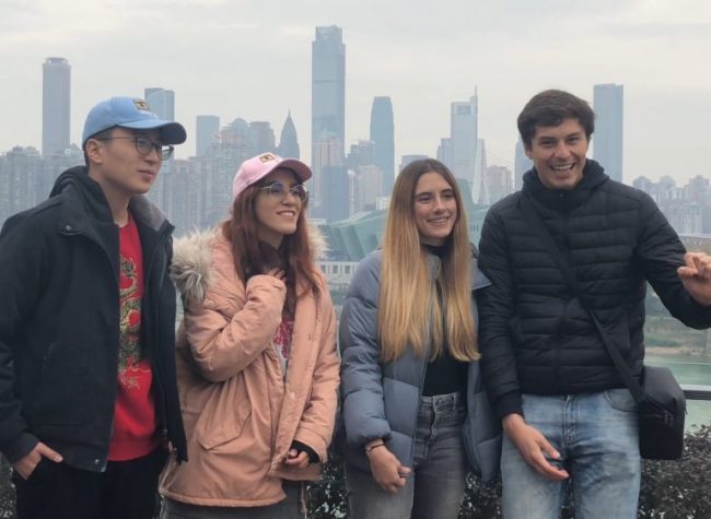 YouTubers Amazed by the Night Scene of Chongqing on Golden Cruise