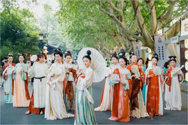 Traditional Chinese Costumes Week in Dazu | ichongqing