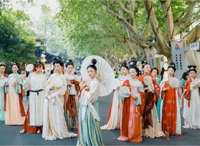 Traditional Chinese Costumes Week in Dazu