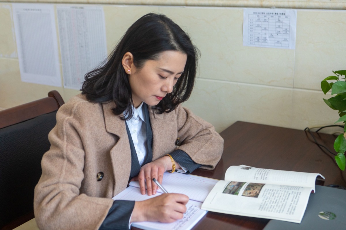 Xu Xuemei, a history teacher at the school.