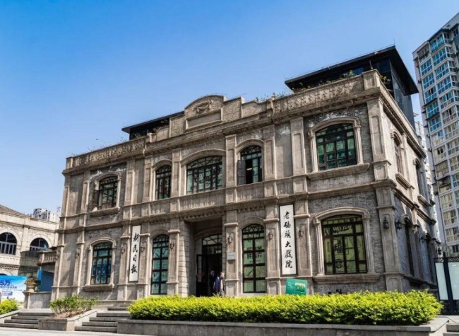 A Trip to Baixiang Street to See Charms of Black Bricks and Grey Tiles