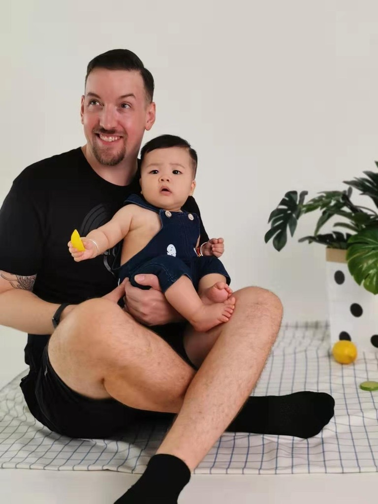 Kai and baby Ethan at his baby photoshoot