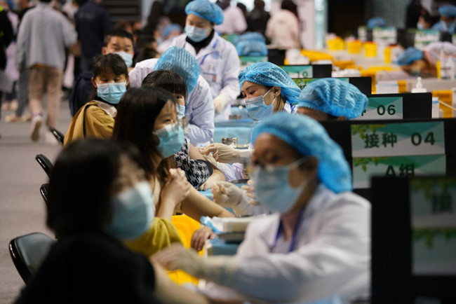 Chongqing's Largest Makeshift COVID-19 Vaccination Site Officially Opened in Yubei District