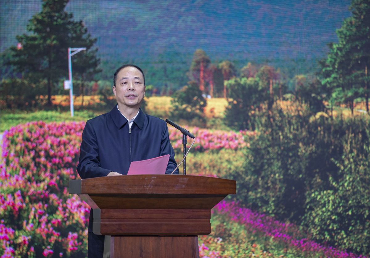 Gongjun has gave a speech in the ceremony.
