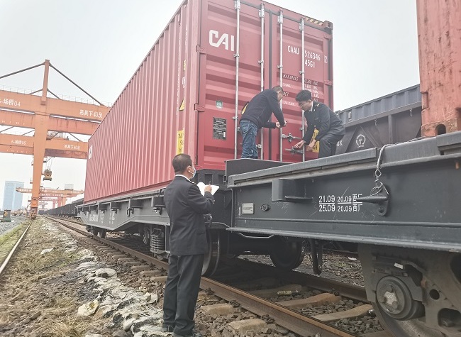 Chongqing's Foreign Trade up by 48.3% in First Four Months