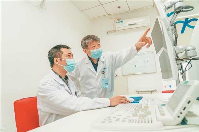 Chongqing Invents 'Invisible Knives' to Kill Cancer Tissues Outside Human Body