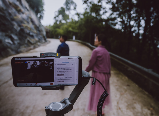 Livestreaming a Guiness World Record 3D Painting in Ba'Nan | Mikkel's Vlog