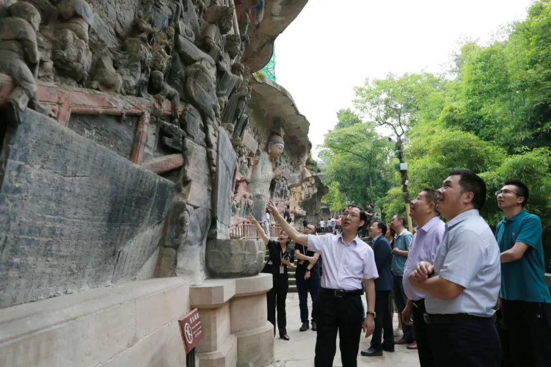 The participants of the conference went to Baodingshan and Beishan to investigate the protection and utilization of key cave temples.