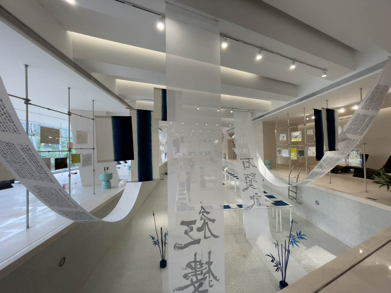 The Exhibition of Manuscripts of Dream of the Red Mansions by Qiu Zhenglun