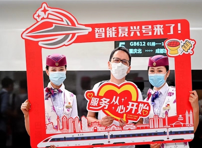 Intelligent Fuxing EMU Trains Debut on Chengdu-Chongqing Route