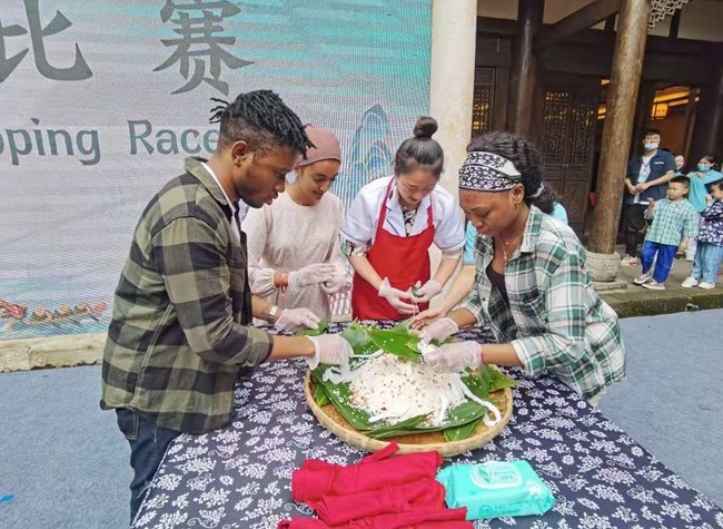 Foreigners Having Fun @Chongqing Officially Unveiled in Ba'Nan District