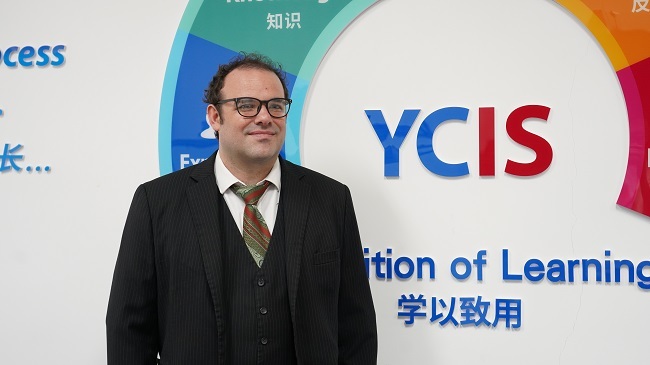 American Teacher in Chongqing: China, to be a Futuristic Wonder World | The CPC in My Eyes