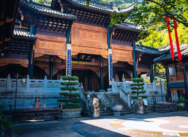 Cozy Temple in Downtown Chongqing | Mikkel's Vlog