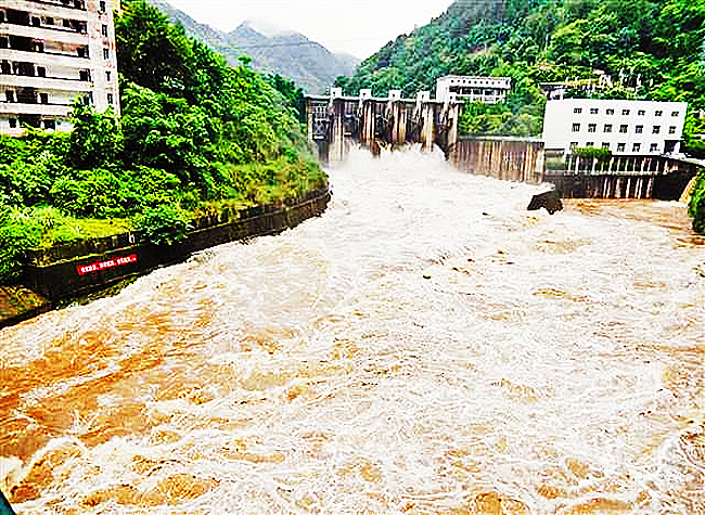 Heavy Rainstorms Cause Multiple Rivers to Overflow in NE Chongqing