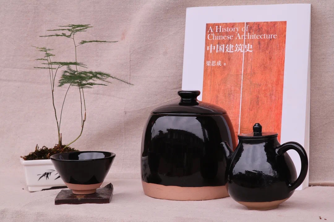 New products of Tushan Kiln were exhibited in the store. (Nan'an District Media Center)