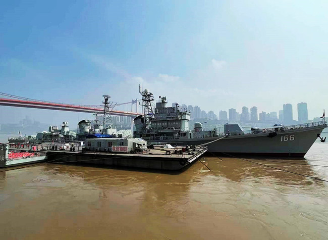 Zhuhai Destroyer Offers Exciting New Addition to Chongqing Riverfront | James' Vlog