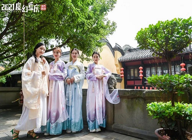 Time-Travel Tours Bring Fun to the National Day Holiday