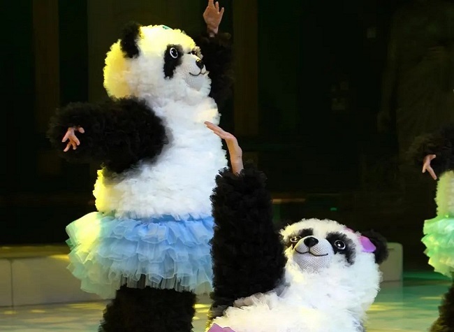 Panda on the Ballet Stage, The Nutcracker Debuts in Chongqing Happy Valley