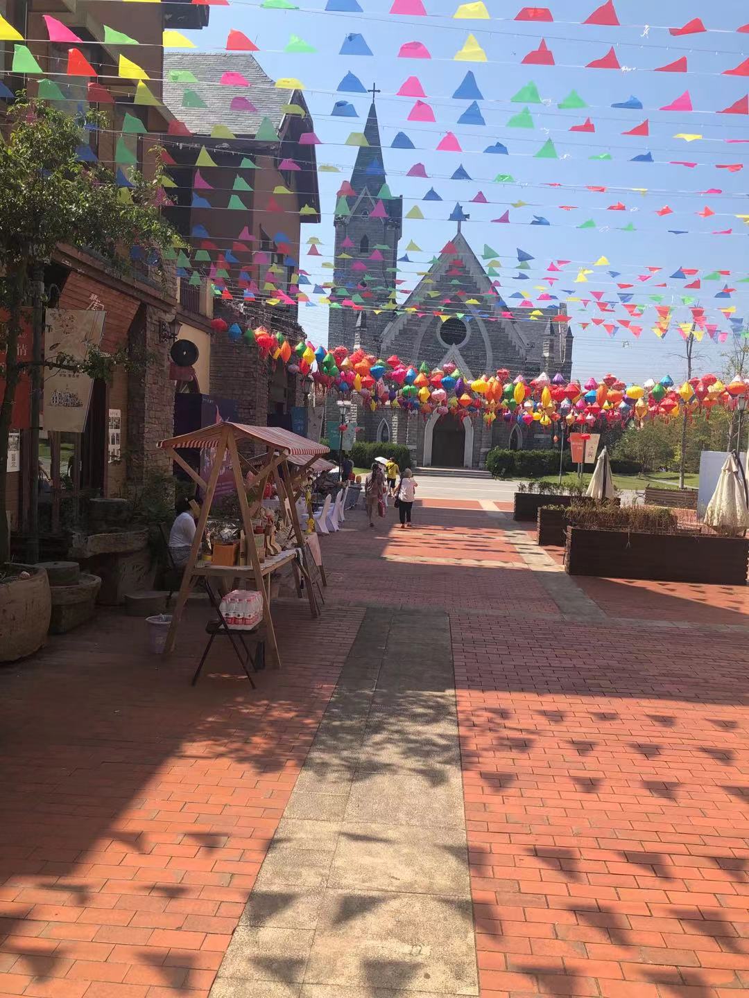 A weekend-style farmer's market made the stroll down the commercial pedestrian street feel even more like my other home, in Canada.