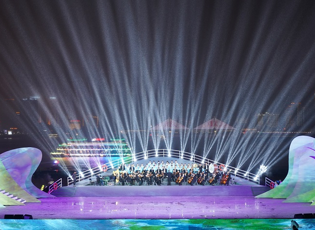 Concert of World Great Rivers Resounded on the Bank of the Yangtze River