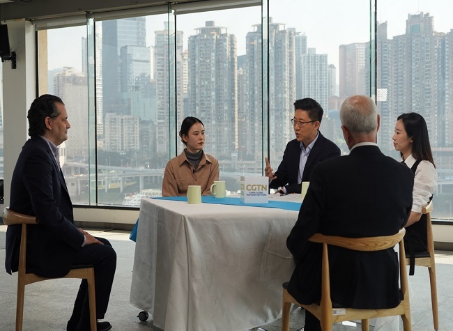 Chongqing Youth Roundtable Explores Chongqing's Journey to Success