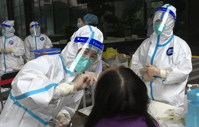 Chongqing Offers Door-to-door Covid Vaccination for the Elderly