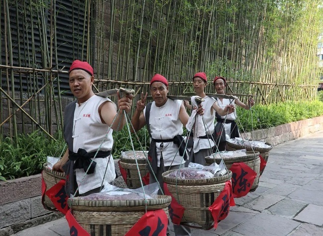 Online Travel in Chongqing, Let's Visit Ciqikou Backstreet