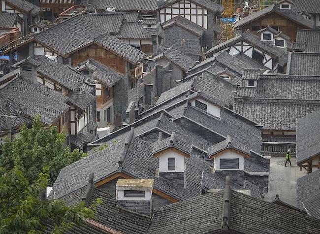 City Abounds with Biz Opportunities while Building Int'l Consumption Center